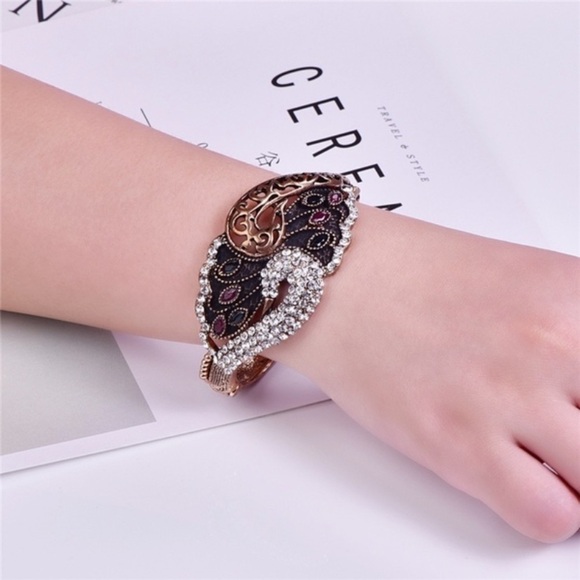 Crystal Swan Antique Gold Bracelet - Picture 2 of 8